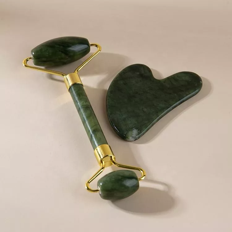 Özel Yeşim Rulo ve Gua Sha Seti